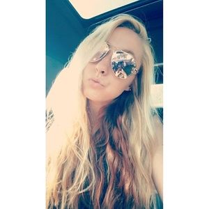 Meet your Posher, Laney